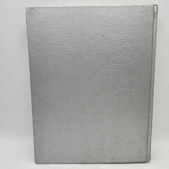 The Cars Of Oldsmobile Dennis Casteele Hardcover Book Signed 1981 Crest - Picture 4 of 9